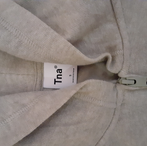 Aritzia TNA crops - Picture 2 of 2